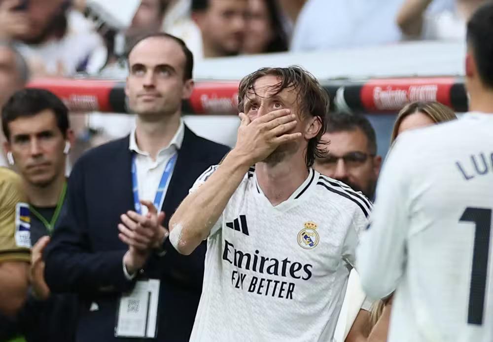 Despedidas marcantes: Ancelotti e Modrić recebem homenagens emocionantes no Bernabéu