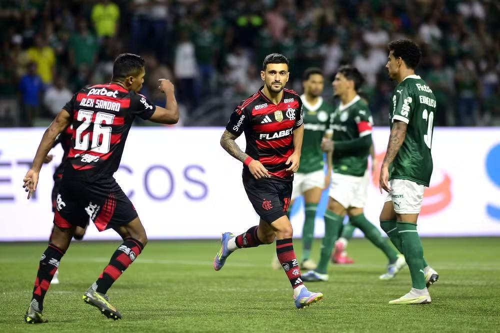 Arrascaeta assume a ponta da artilharia do Brasileirão 2025