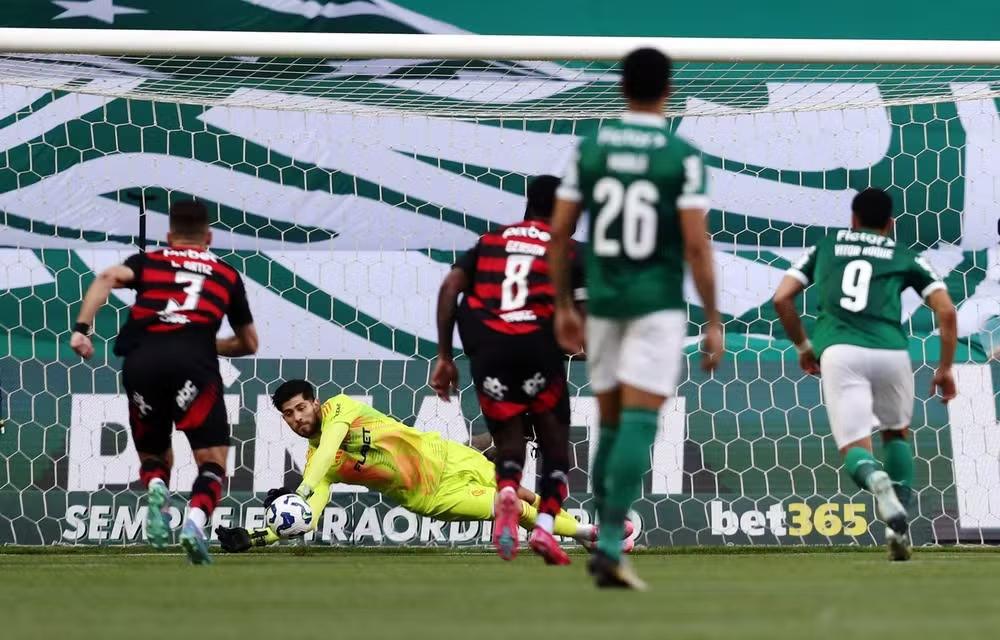 Pênaltis desperdiçados voltam a preocupar o Palmeiras em momentos decisivos da temporada