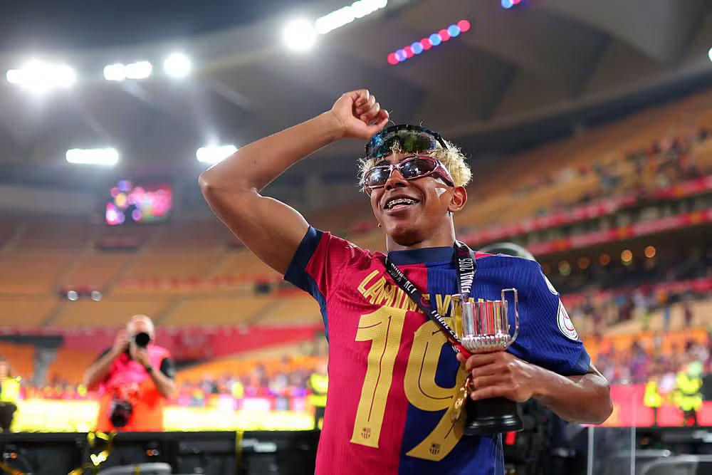 Lamine Yamal assina maior contrato do elenco e pode visitar o Brasil para encontrar Neymar