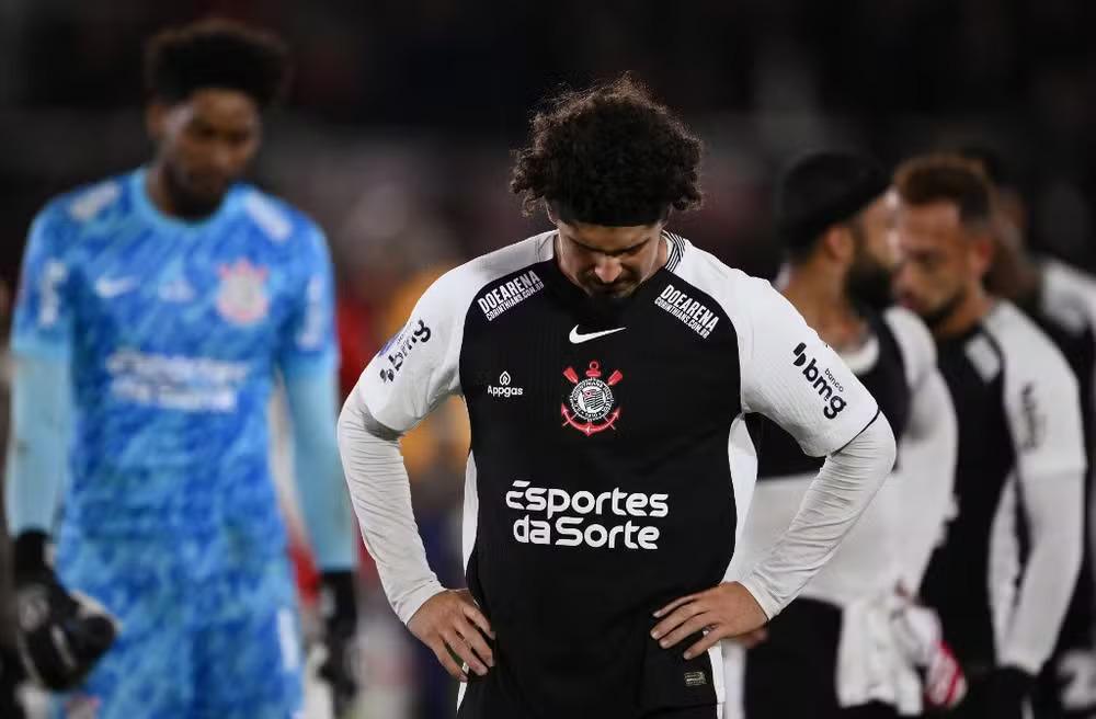Corinthians vive crise em campo e nos bastidores e sofre nova decepção internacional