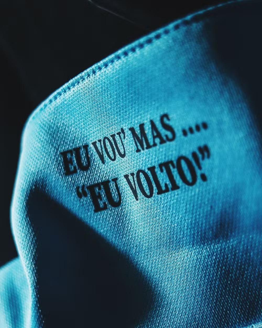 Santos resgata camisa turquesa em tributo a Neymar e emociona torcedores