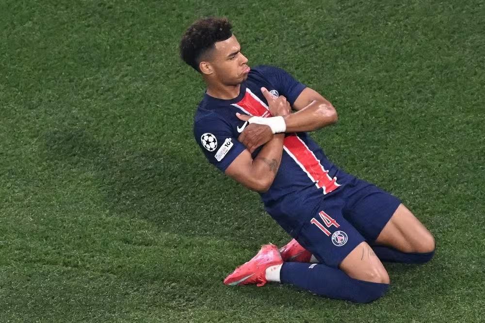 Désiré Doué entra para a história e comanda goleada do PSG na final da Champions