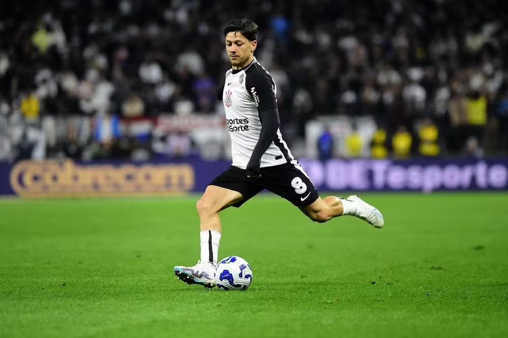 Clima político no Corinthians interfere no dia a dia, afirma Rodrigo Garro