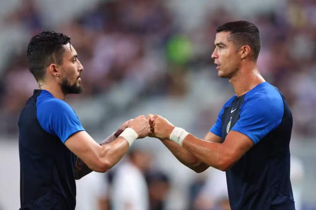 Alex Telles comenta curiosidade sobre rumor envolvendo Cristiano Ronaldo e clube brasileiro