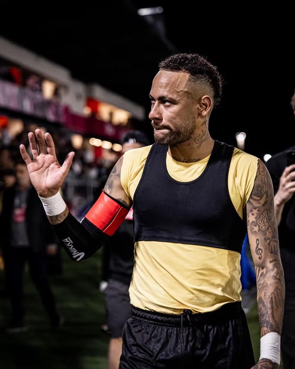 Santos projeta renovação com Neymar ainda durante recesso do elenco