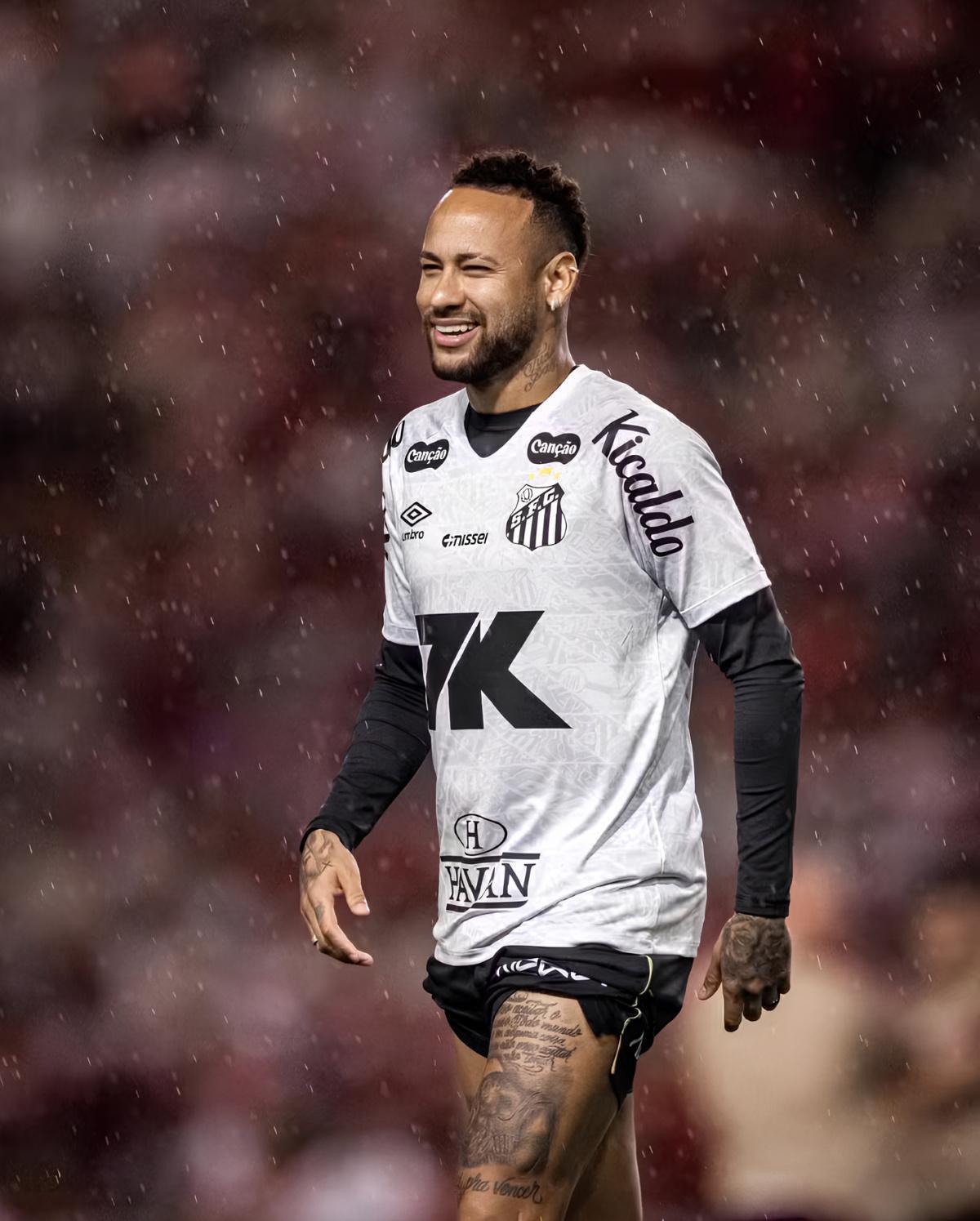 Neymar prolonga vínculo com o Santos e promete: "Eu vou, eu volto e eu fico"