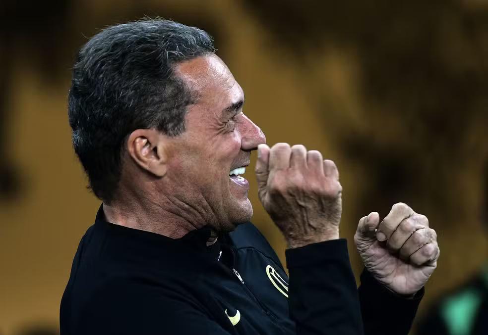 Luxemburgo revela convite do Santos em 2024, mas negociação não avançou: "Teixeira me chamou"
