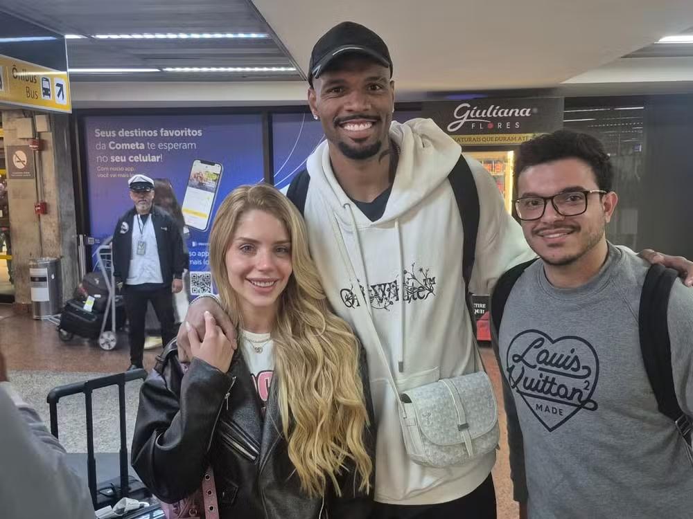 Carlos Miguel desembarca em São Paulo para assinar com o Palmeiras e minimiza ligação com Corinthians: “Futebol é assim” Carlos Miguel desembarca em São Paulo para assinar com o Palmeiras e minimiza ligação com Corinthians: “Futebol é assim”