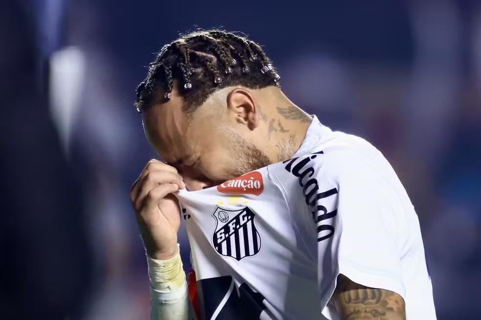 Neymar se emociona após goleada histórica sofrida pelo Santos: "Foi tudo uma m..."