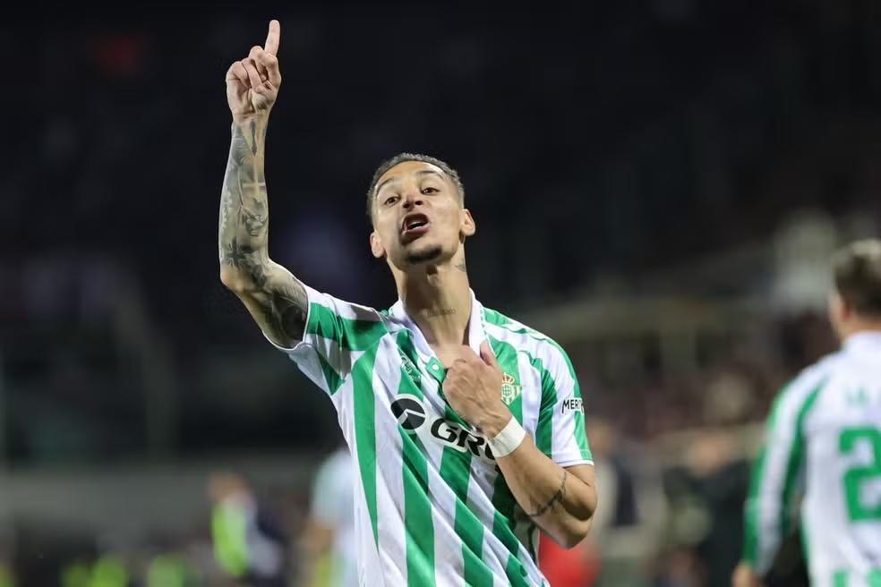 Betis tenta última investida para garantir Antony junto ao Manchester United