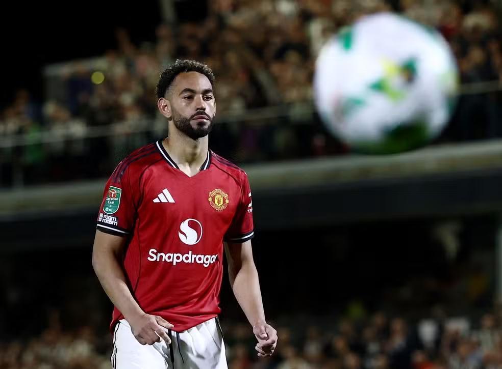 Lesão preocupa: Matheus Cunha sai cedo de campo pelo Manchester United
