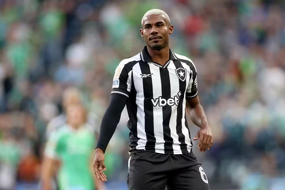 Cuiabano é negociado com o Nottingham Forest, mas retorna ao Botafogo por empréstimo dias depois