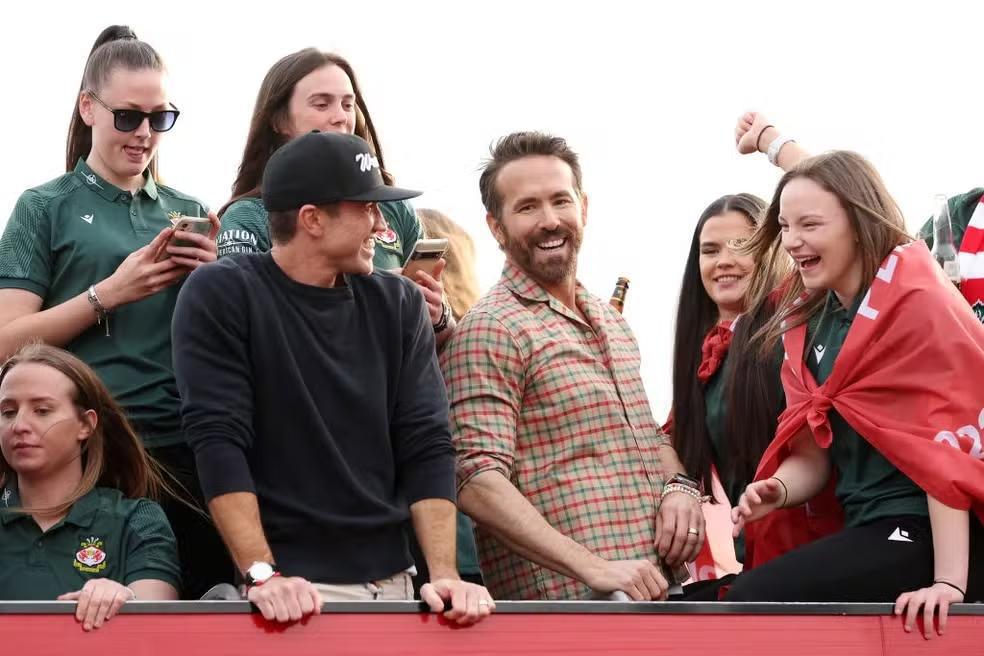 Wrexham, de Ryan Reynolds, investe mais de R$ 200 milhões no mercado europeu