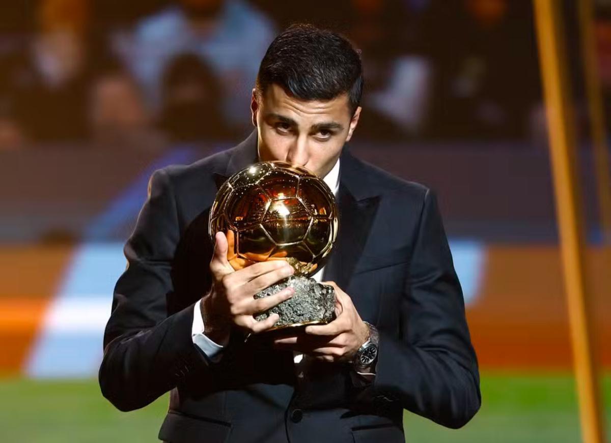 Rodri aponta favoritos para a Bola de Ouro e mira elenco do PSG: "Por mérito, Dembélé ou Vitinha"
