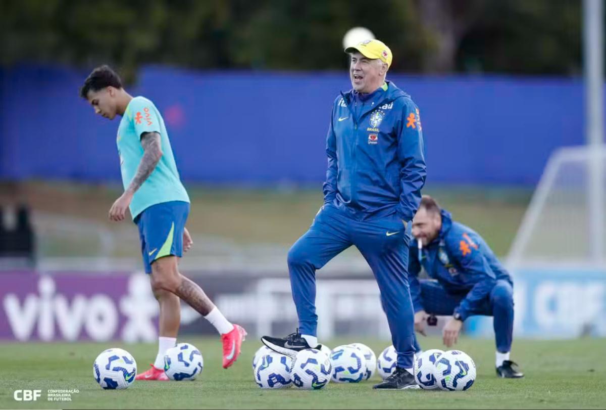 Seleção Brasileira revela bastidores da convivência com Ancelotti: de trotes a cobranças intensas Seleção Brasileira revela bastidores da convivência com Ancelotti: de trotes a cobranças intensas