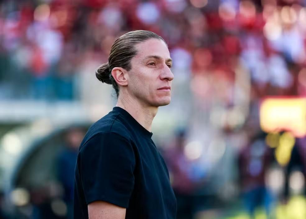 Filipe Luís recusa proposta do Fenerbahçe e reforça vínculo com o Flamengo: "Meu compromisso é aqui"