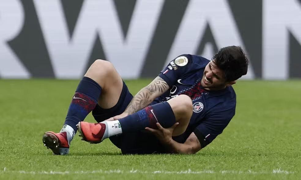 PSG sofre com novas baixas: Beraldo, Kvaratskhelia e Lee deixam campo lesionados antes da Champions