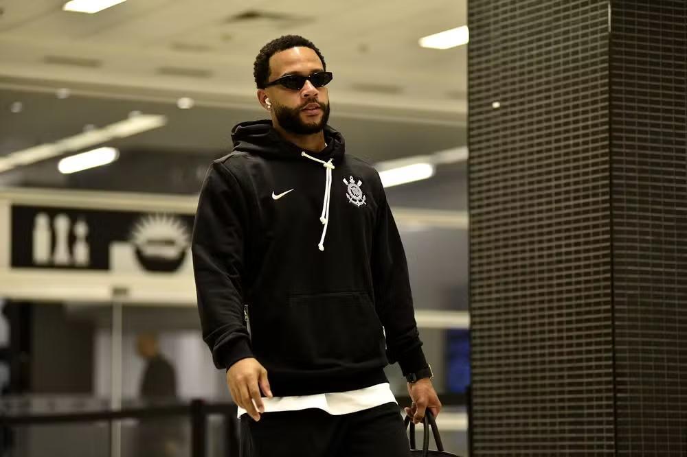 Memphis Depay dispara contra boatos e manda recado enigmático nas redes sociais