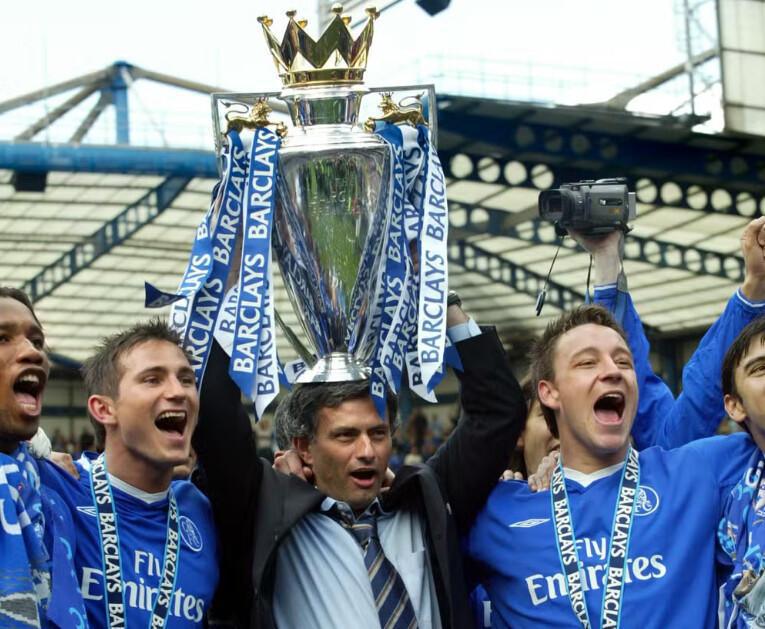 Mourinho reencontra o Chelsea em Londres: "Hoje sou vermelho, não mais um Blue"