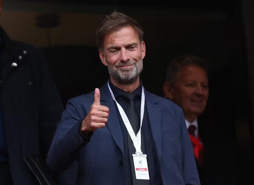 Jurgen Klopp afirma não sentir falta do banco de reservas: "Em 25 anos, fui a dois casamentos e quatro vezes ao cinema"