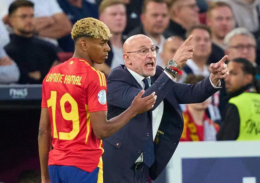 Lamine Yamal preocupa o Barcelona e pode ficar até um mês fora dos gramados