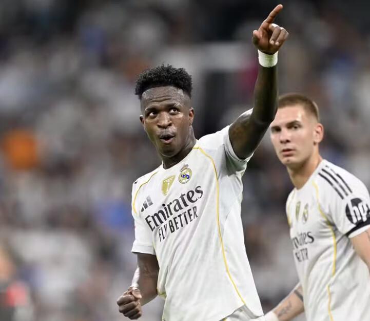 Vini Jr. brilha com dois gols contra o Villarreal e impressiona Xabi Alonso: “Foi muito desequilibrante”