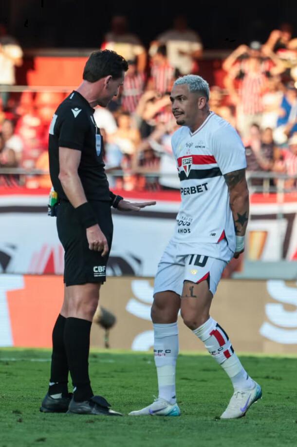 Casares pede que Ramon Abatti Abel não seja mais escalado em jogos do São Paulo após polêmica no Choque-Rei Casares pede que Ramon Abatti Abel não seja mais escalado em jogos do São Paulo após polêmica no Choque-Rei