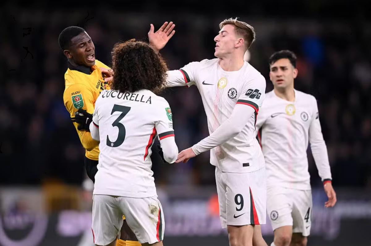 Maresca critica comportamento de Delap após expulsão: “Vive no próprio mundo dentro de campo” Maresca critica comportamento de Delap após expulsão: “Vive no próprio mundo dentro de campo”