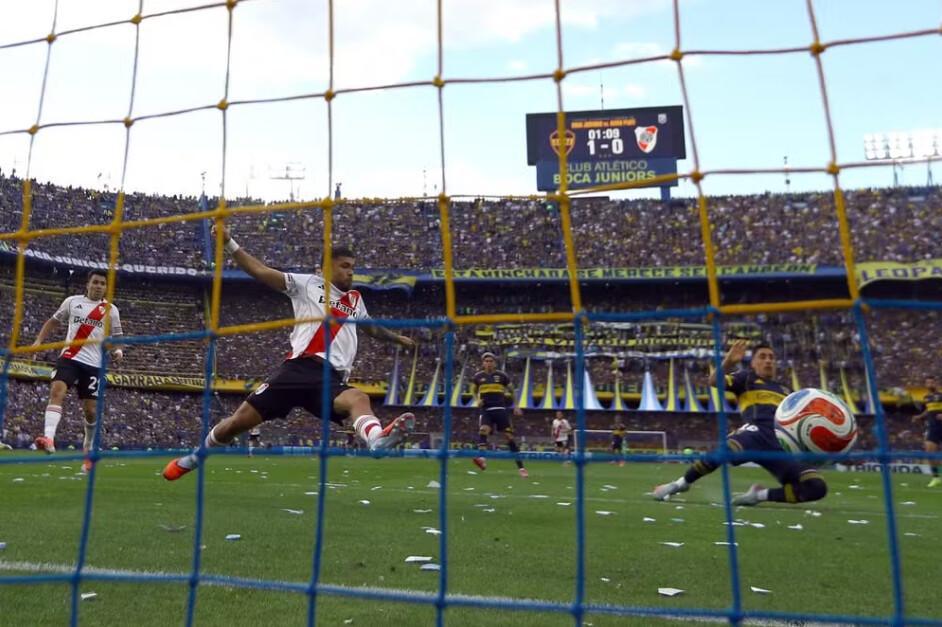 Boca derrota o River na Bombonera, confirma vaga na Libertadores e deixa rival em apuros