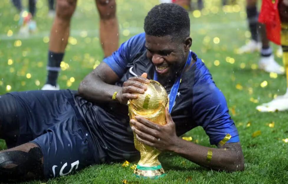 Samuel Umtiti revela depressão e rotina extrema de tratamento após deixar o Barcelona: “Eu não tinha vida” Samuel Umtiti revela depressão e rotina extrema de tratamento após deixar o Barcelona: “Eu não tinha vida”