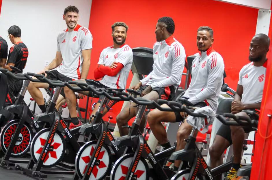 Inter mantém gastos acima de R$ 20 milhões por mês com futebol mesmo sob risco de rebaixamento Inter mantém gastos acima de R$ 20 milhões por mês com futebol mesmo sob risco de rebaixamento