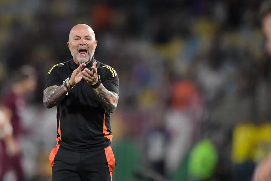Sampaoli à beira da glória histórica: Sul-Americana com o Atlético-MG pode coroar técnico Sampaoli à beira da glória histórica: Sul-Americana com o Atlético-MG pode coroar técnico