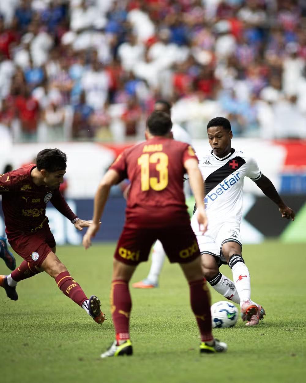 Vasco liga alerta contra o rebaixamento e observa jogo entre Internacional e Santos