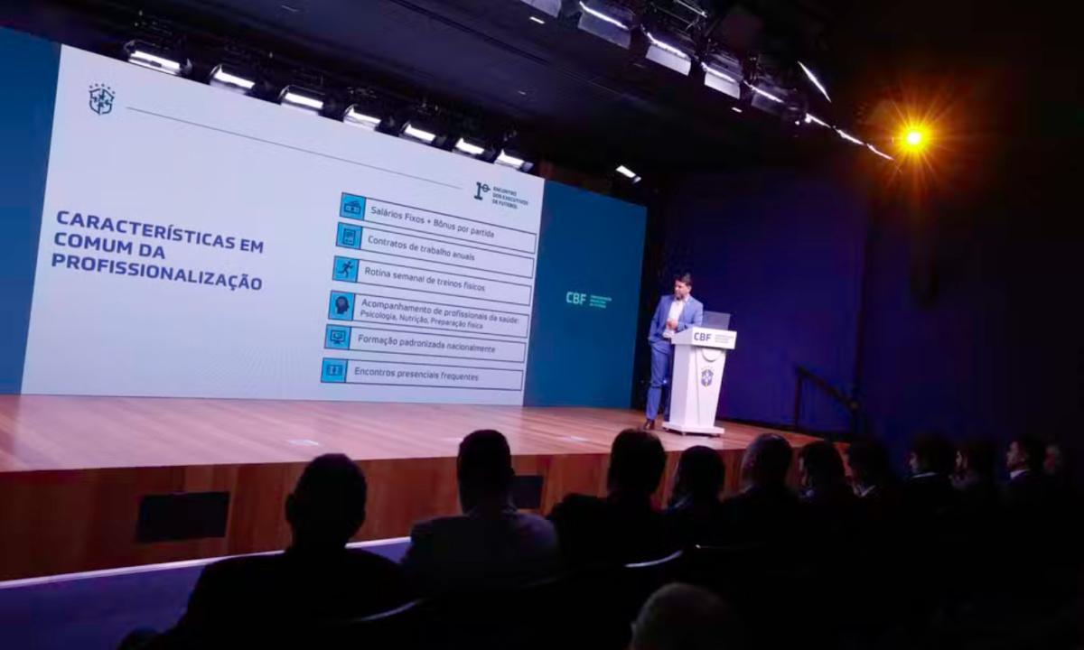 CBF projeta 30 árbitros profissionais na Série A de 2026 e estuda modelo europeu e da MLS