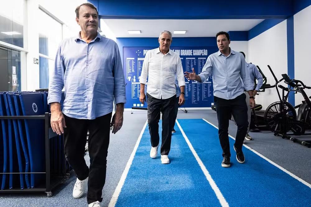 Tite é anunciado como novo técnico do Cruzeiro: bastidores e almoço decisivo na casa do presidente Tite é anunciado como novo técnico do Cruzeiro: bastidores e almoço decisivo na casa do presidente