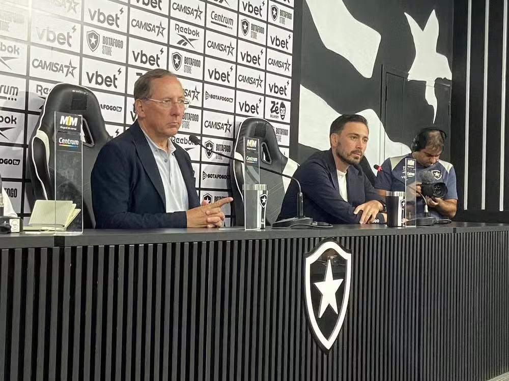 John Textor comenta saída de Davide Ancelotti do Botafogo, reconhece divergências e exalta trabalho do técnico