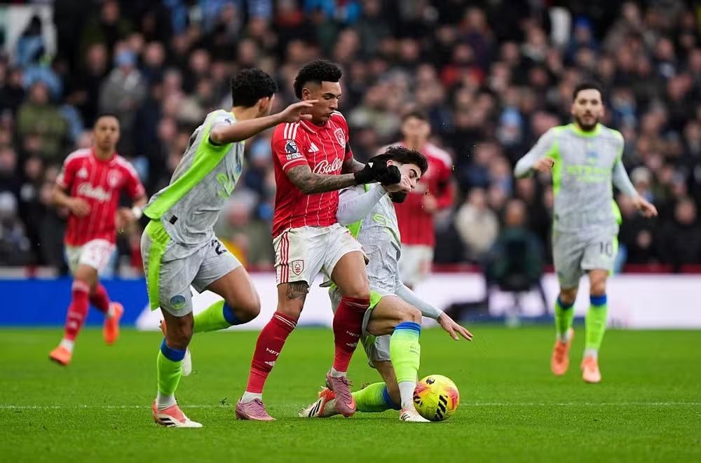 Guardiola se rende a Igor Jesus após duelo na Premier League: “Ele ganha todas”