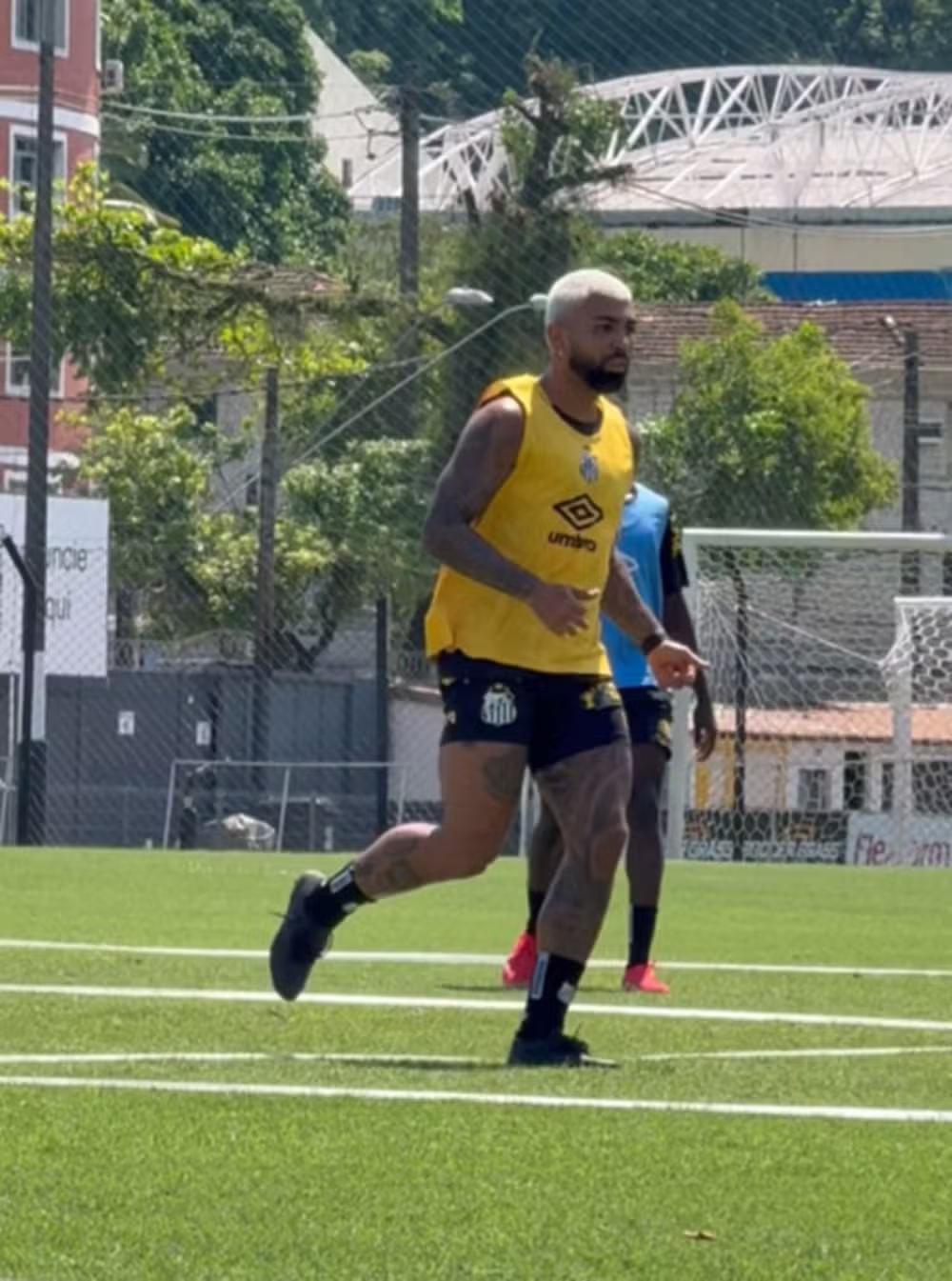 Gabigol faz primeiro treino no retorno ao Santos e inicia nova fase no CT Rei Pelé Gabigol faz primeiro treino no retorno ao Santos e inicia nova fase no CT Rei Pelé