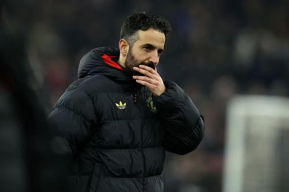 Manchester United demite Ruben Amorim após sequência de pressão e resultados irregulares Manchester United demite Ruben Amorim após sequência de pressão e resultados irregulares