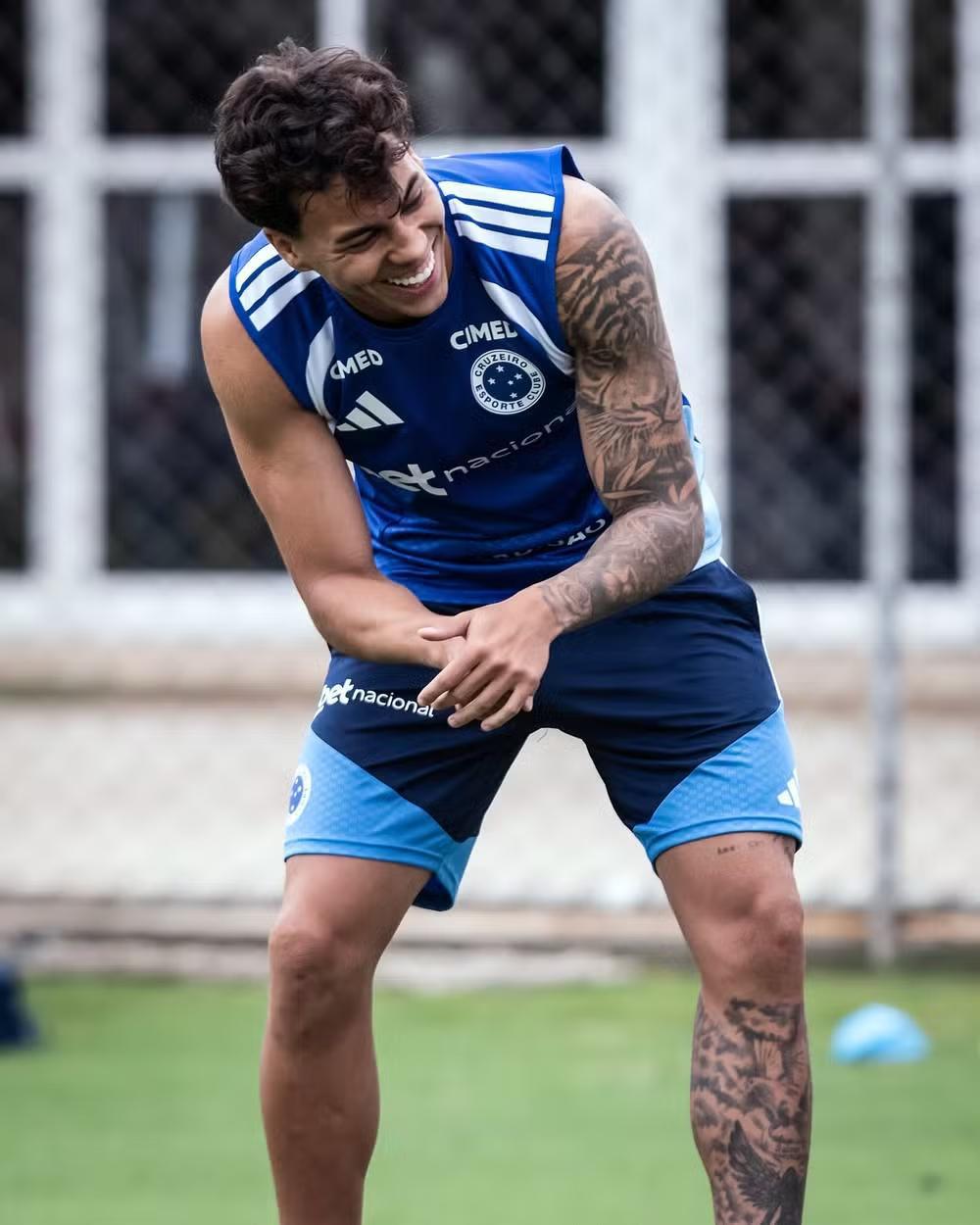 Cruzeiro renova contrato de Kaio Jorge até 2030 e afasta investida do Flamengo Cruzeiro renova contrato de Kaio Jorge até 2030 e afasta investida do Flamengo