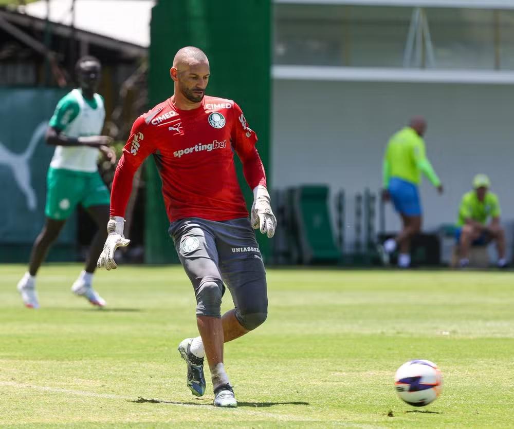 Palmeiras abre diálogo com o Grêmio e busca definição rápida sobre situação de Weverton