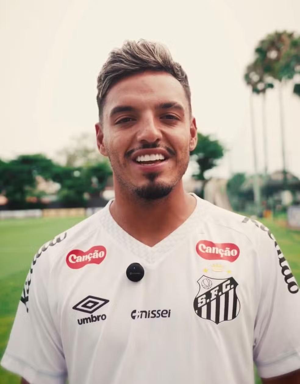Santos oficializa chegada de Gabriel Menino por empréstimo junto ao Atlético-MG