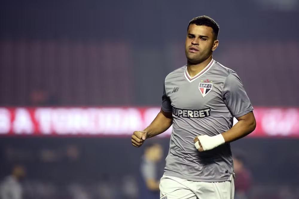 Corinthians negocia empréstimo de Alisson e analisa exigência financeira do São Paulo