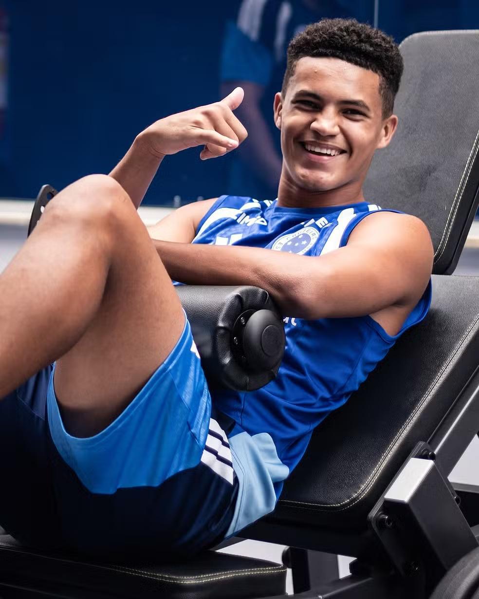 Cruzeiro avança em negociação para vender Kauã Prates ao Borussia Dortmund Cruzeiro avança em negociação para vender Kauã Prates ao Borussia Dortmund