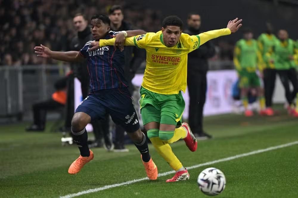 Endrick é “expulso duas vezes” em Nantes x Lyon após decisão polêmica da arbitragem Endrick é “expulso duas vezes” em Nantes x Lyon após decisão polêmica da arbitragem