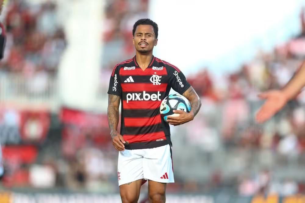 Flamengo negocia empréstimo de Allan ao Corinthians e acordo depende de ajuste financeiro