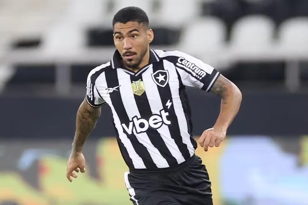 Árbitro relata ofensas em súmula e justifica expulsão de Allan em clássico do Botafogo