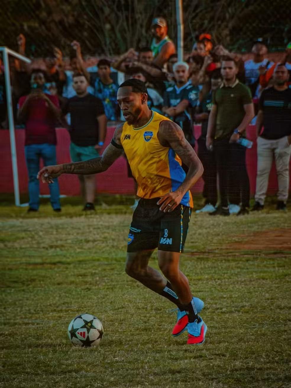 Corinthians aciona jurídico e avalia medidas após retorno com atraso e lesão de Martínez