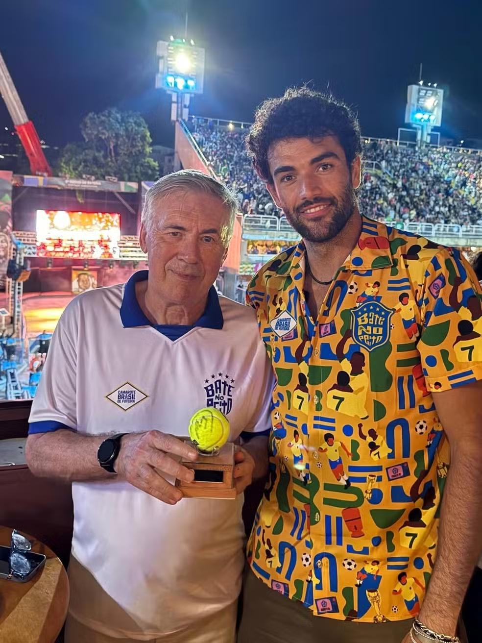 Ancelotti prestigia desfiles na Sapucaí ao lado de Matteo Berrettini, estrela do Rio Open Ancelotti prestigia desfiles na Sapucaí ao lado de Matteo Berrettini, estrela do Rio Open